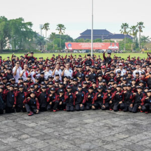 Bupati Wayan Adi Arnawa melepas Kontingen Kabupaten Badung ke PORJAR Provinsi Bali 2025, di Lapangan Puspem Badung, Rabu (28/5). IST.